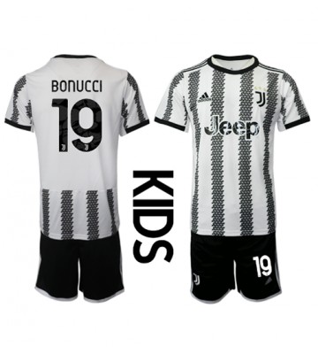 Juventus Leonardo Bonucci #19 babykläder Hemmatröja barn 2022-23 Korta ärmar (+ Korta byxor)